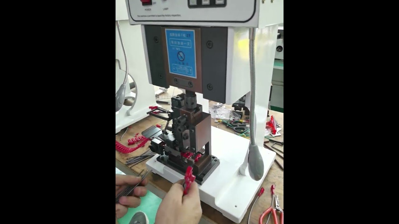 2-T Terminal Machine Crimping Effect with Precision Plastic Sleeve Terminal Mold