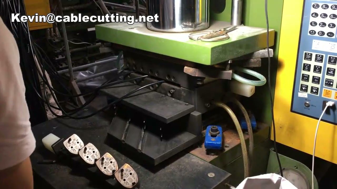 Plastic-Injection-Molding-Machine-2 Plug Making Machine